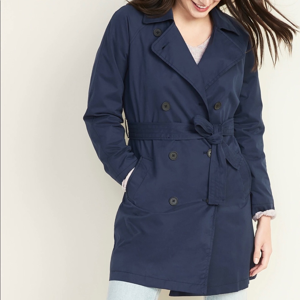 Water resistant trench coat